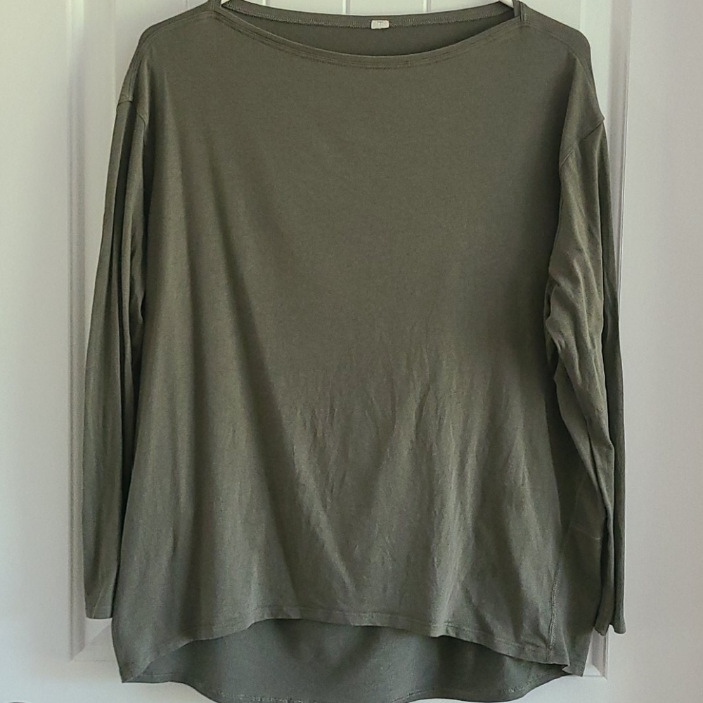 EUC Lululemon Back in Action LS